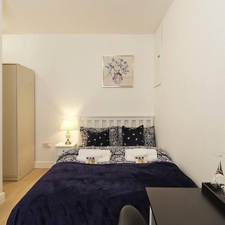 Rofennie Suite -Luxury Ensuite Room! Maidstone Kültér fotó