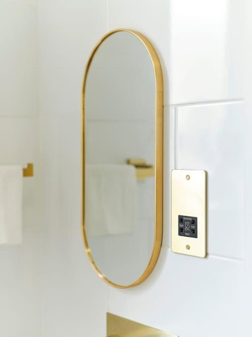 Rofennie Suite -Luxury Ensuite Room! Maidstone Kültér fotó